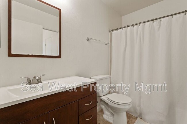 Building Photo - 820 Encinitas Blvd