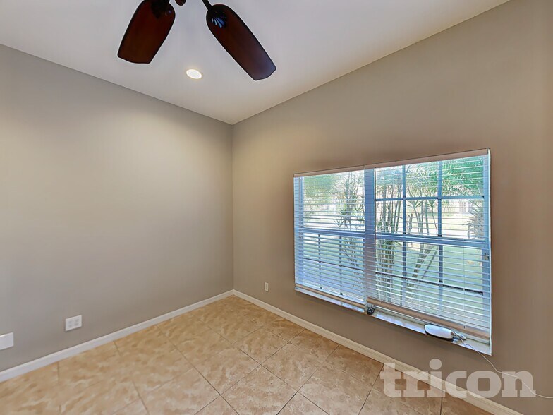 Building Photo - 13305 Silvercreek Dr