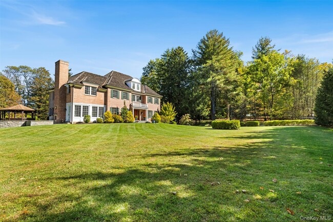 Building Photo - 2 Heathcote Dr