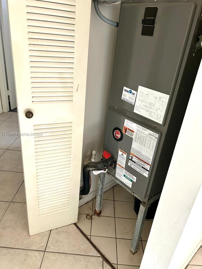 Building Photo - 4779 NW 5th Ct