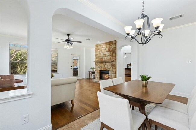 Building Photo - 7429 Bonniebrook Dr