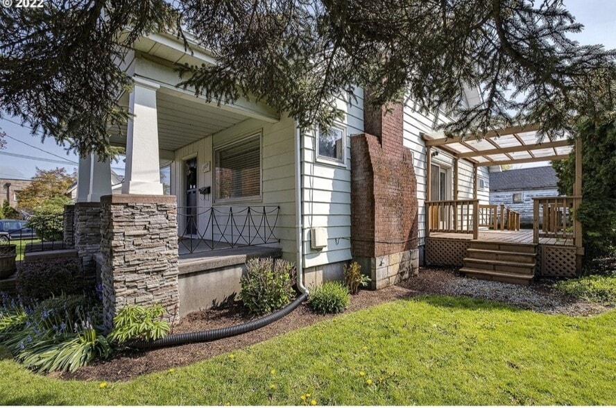 Building Photo - 1909 Cedar St