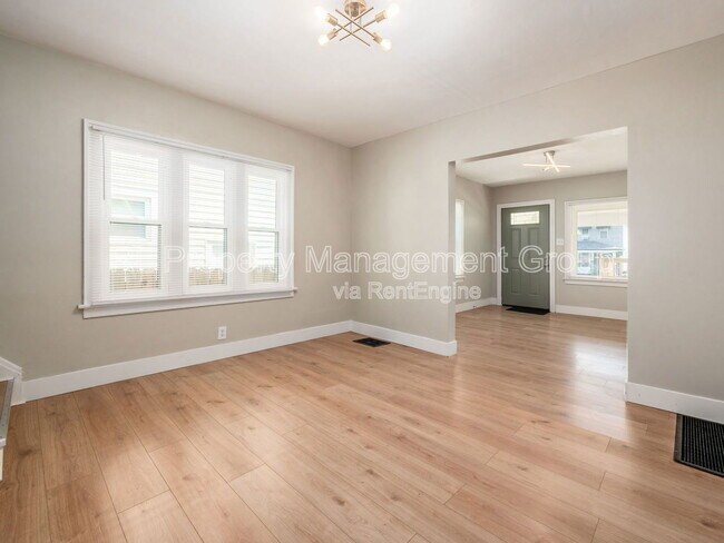 Building Photo - 439 Eldridge Ave