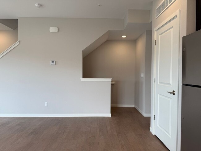 Building Photo - 141 Clark Dr