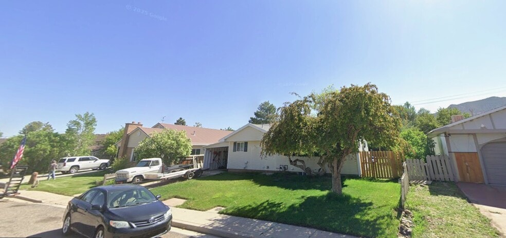 Building Photo - 885 Spruce St