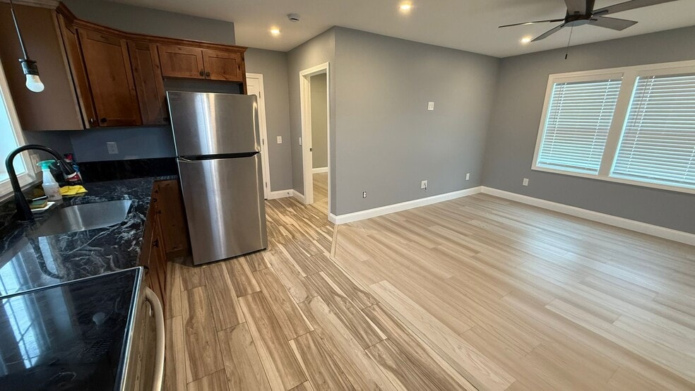 Building Photo - 614 Alden St