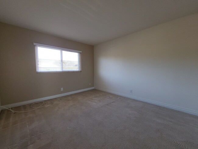 Building Photo - 2 Bedroom Condo in El Cajon with AC!