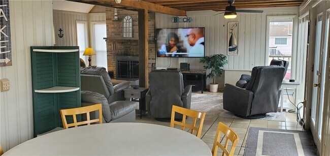 Building Photo - 7594 2nd St