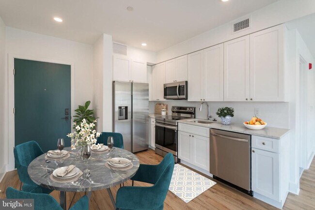 Building Photo - 2101 Washington Ave