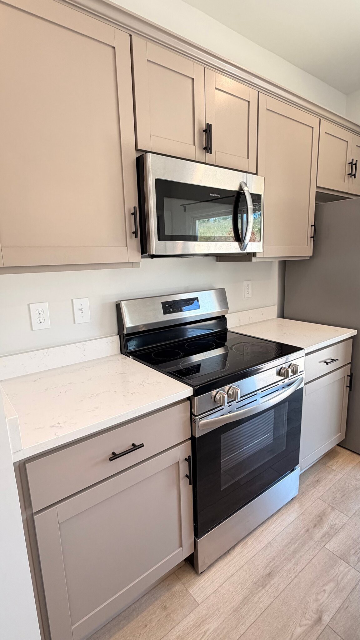 Building Photo - 1456 Donhill Dr