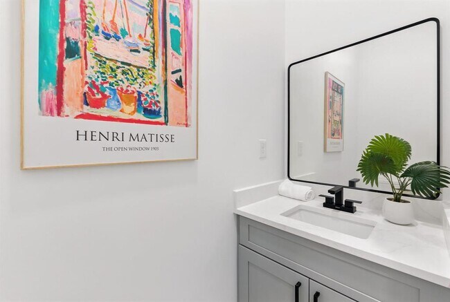 Building Photo - 418 Bedford Dr