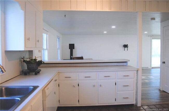 Building Photo - 38 Mohican Rd