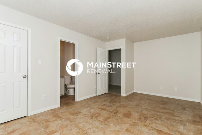 Building Photo - 3 Bedroom Pet-Friendly Home in INDIANAPOLIS, IN with Main Street Renewal