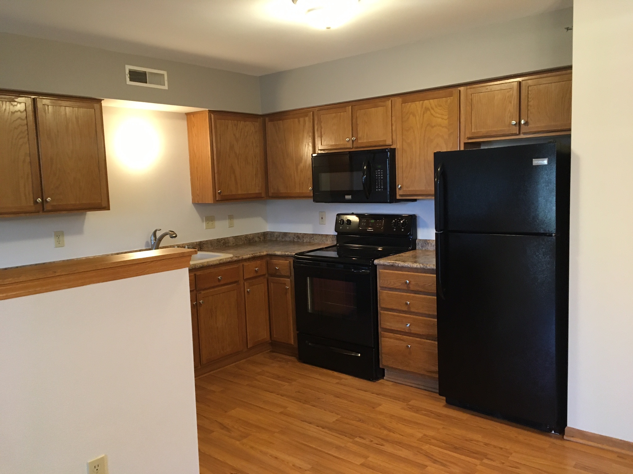 Kitchen appliances - 135 W Oak Leaf Dr