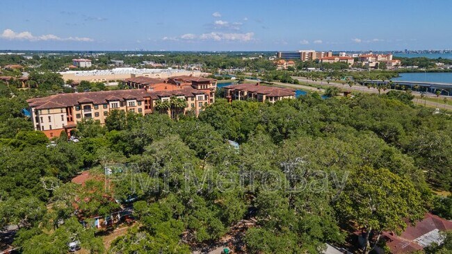 Building Photo - 4939 Woodland Dr