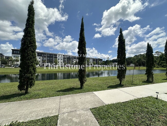 Building Photo - 1036 N Black Cherry Dr
