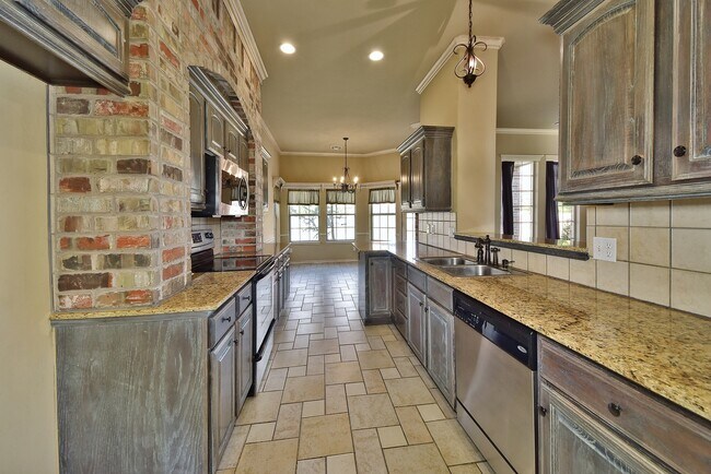 Building Photo - Amazing Home - 3 bed 2 bath - Edmond Schools