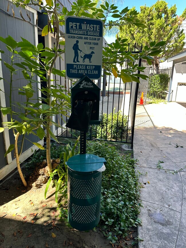 Building Photo - 18550 Hatteras St