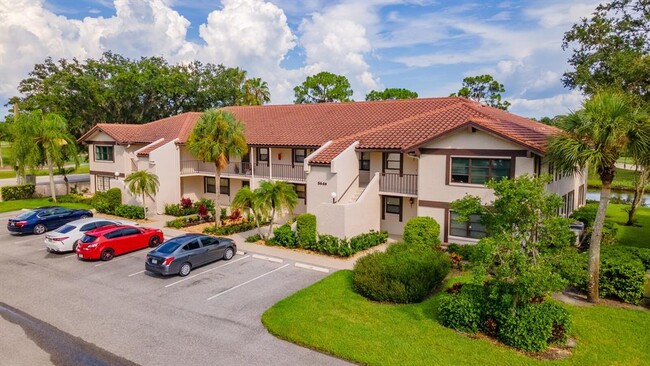 Building Photo - 5640 Golf Pointe Dr