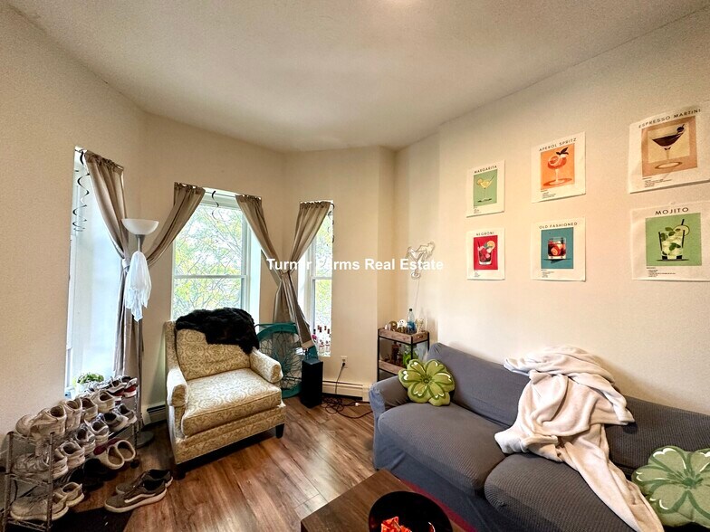 Primary Photo - 76 Hammond St