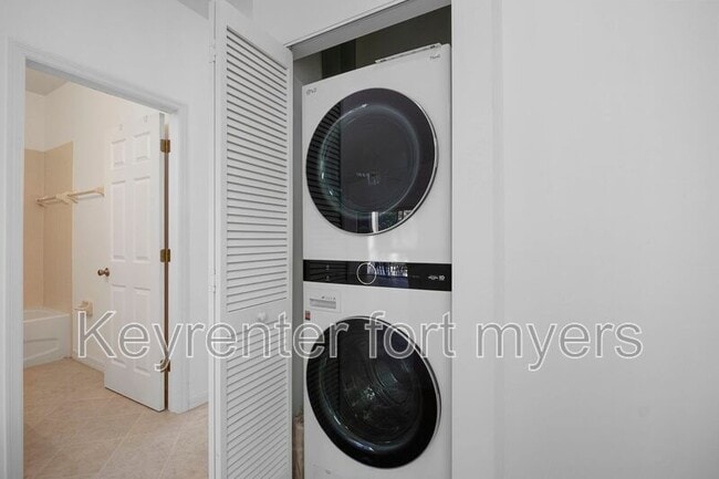 Building Photo - 4241 Bellasol Cir