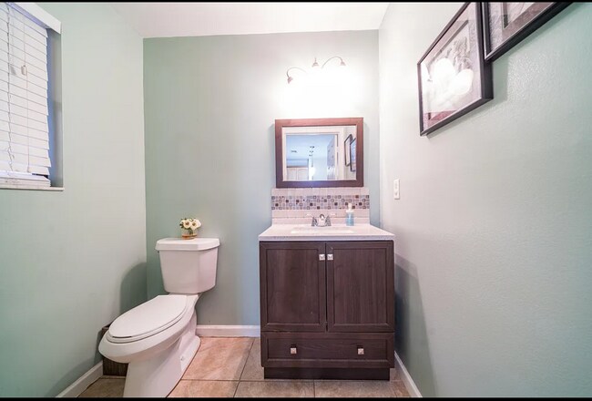 Building Photo - 1621 Woodbridge Lakes Cir