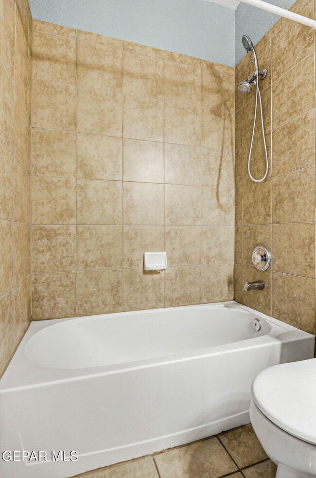 Building Photo - 3150 N Yarbrough Dr