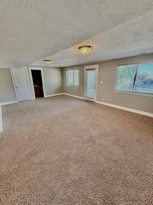 Building Photo - Lehi 3 Bedroom Town Home Pets OK