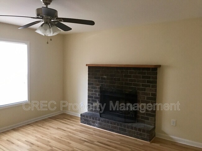 Building Photo - 205 Weber Rd