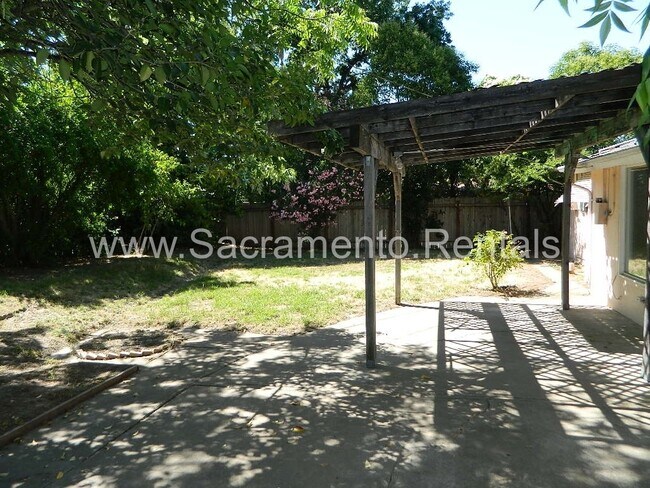 Building Photo - Charming Arden Area 3bd/1ba House with Garage