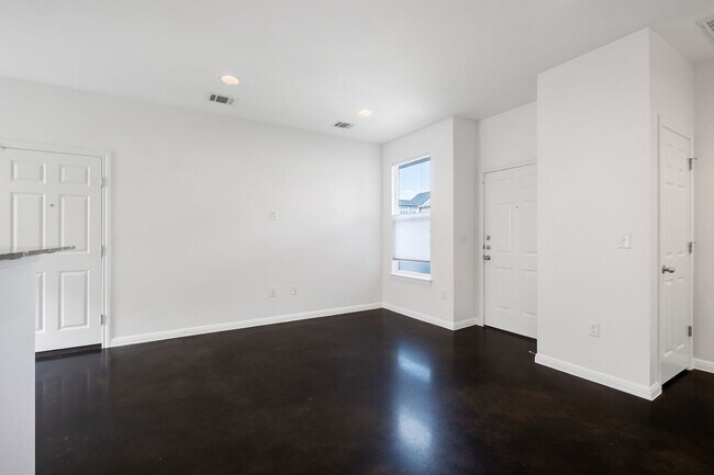 Building Photo - 6404 Carson Rdg