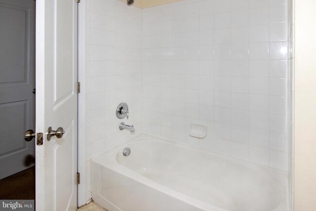 Building Photo - 517 Boxwood Ln