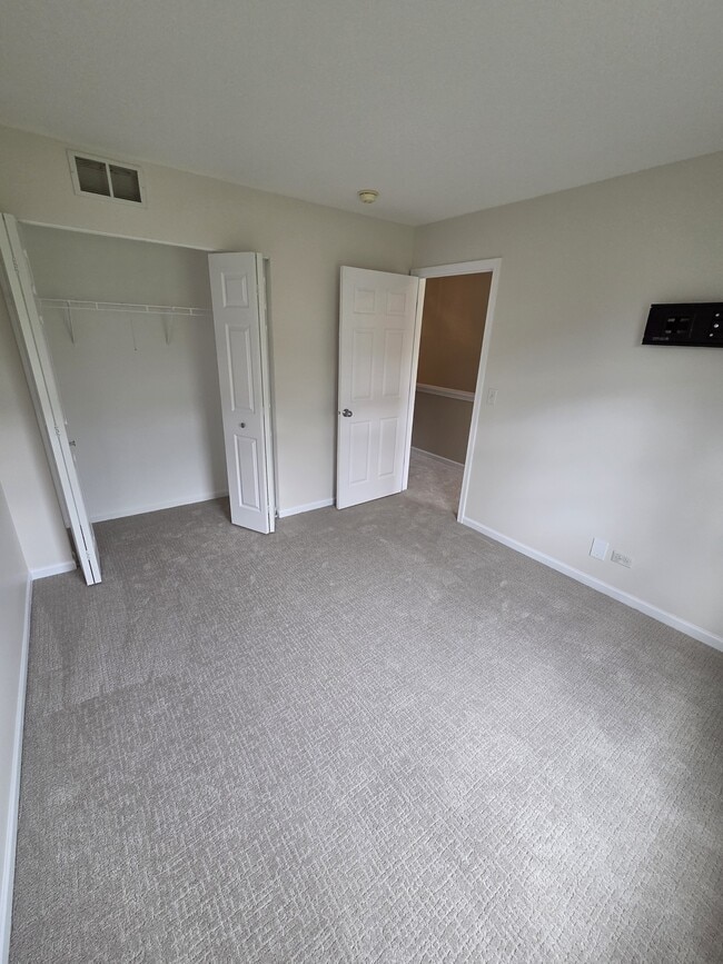 Building Photo - 2206 Flagstone Ln