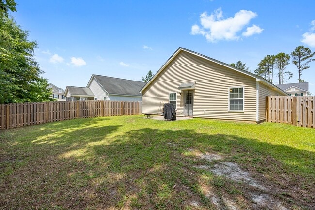 Building Photo - Ranch Style Home in Hunt Club For Rent!