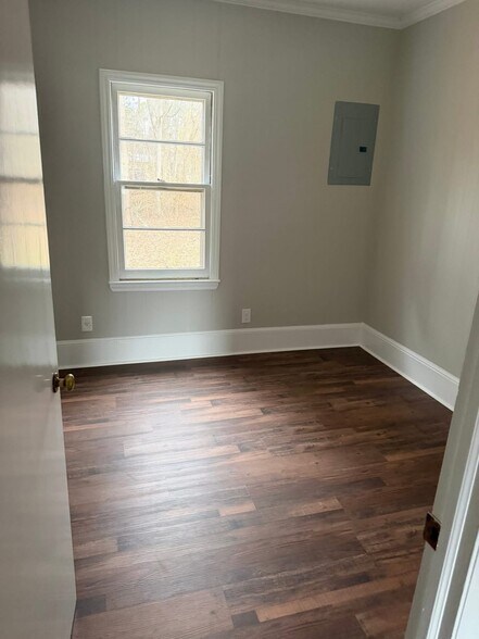 Building Photo - 301 W Steele St