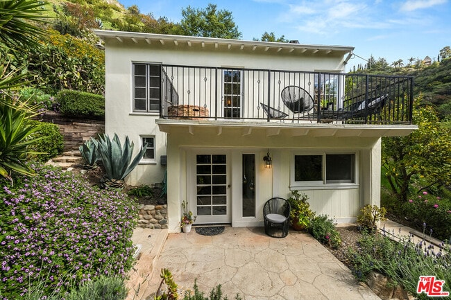 Building Photo - 1205 N Beverly Glen Blvd