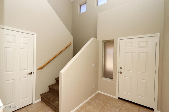 Building Photo - 14168 W Clarendon Ave