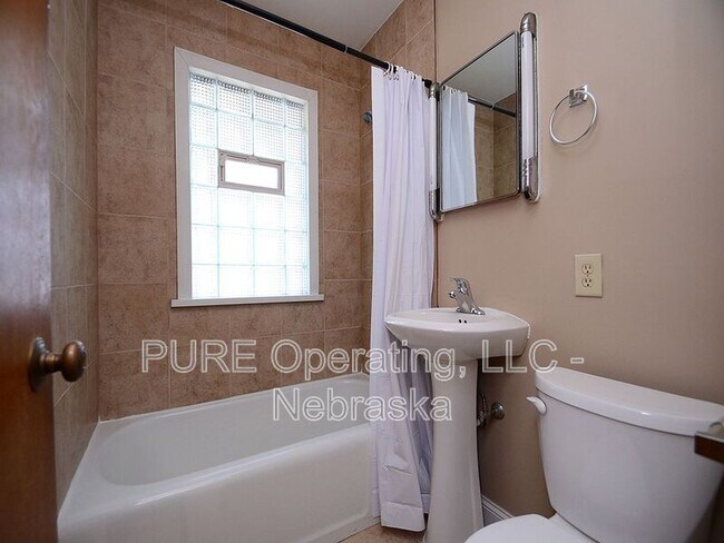 Building Photo - 210 N 32nd Ave