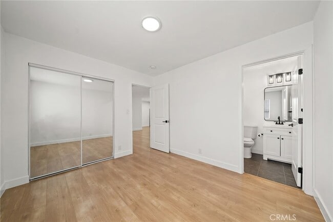 Building Photo - 961 W 21st St