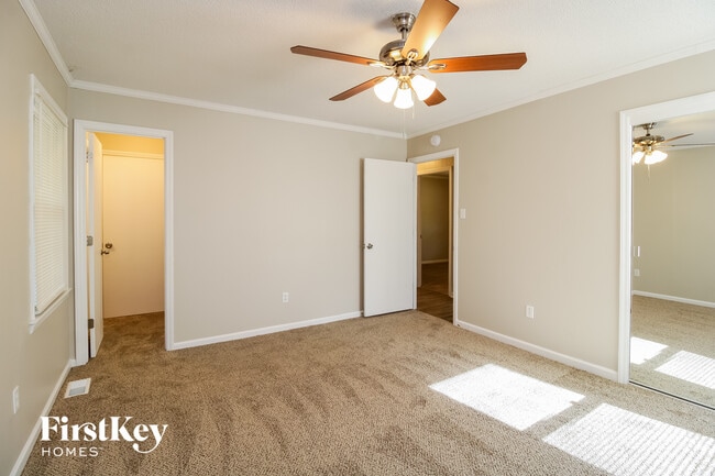 Building Photo - 625 Scott Dr