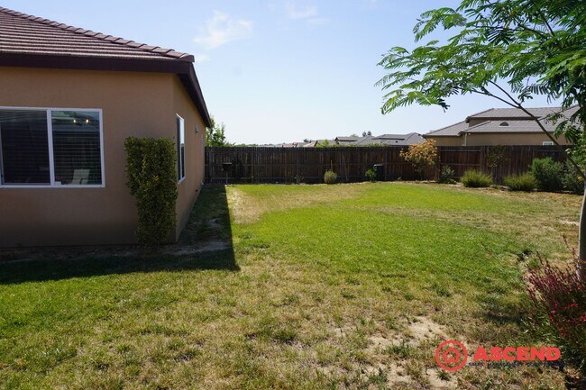 Building Photo - Immaculate Home in Wasco!
