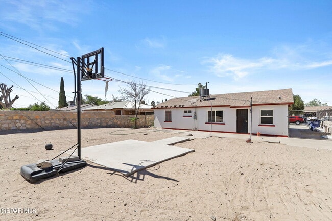 Building Photo - 7707 Parral Dr