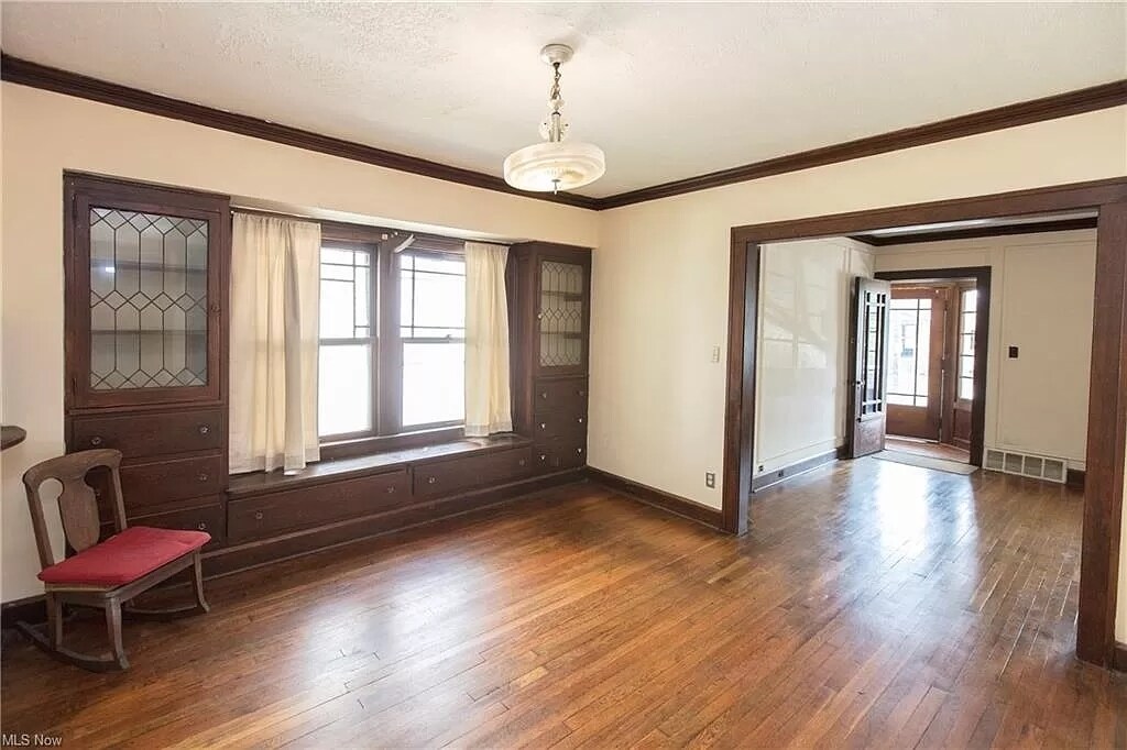 Building Photo - 2210 W 101st St