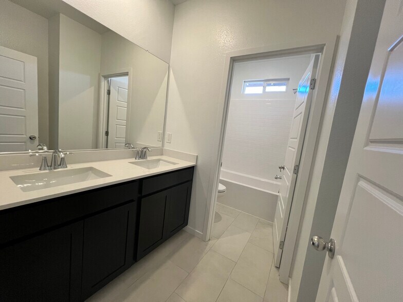 1st full bathroom - 486 Daphne Terrace St