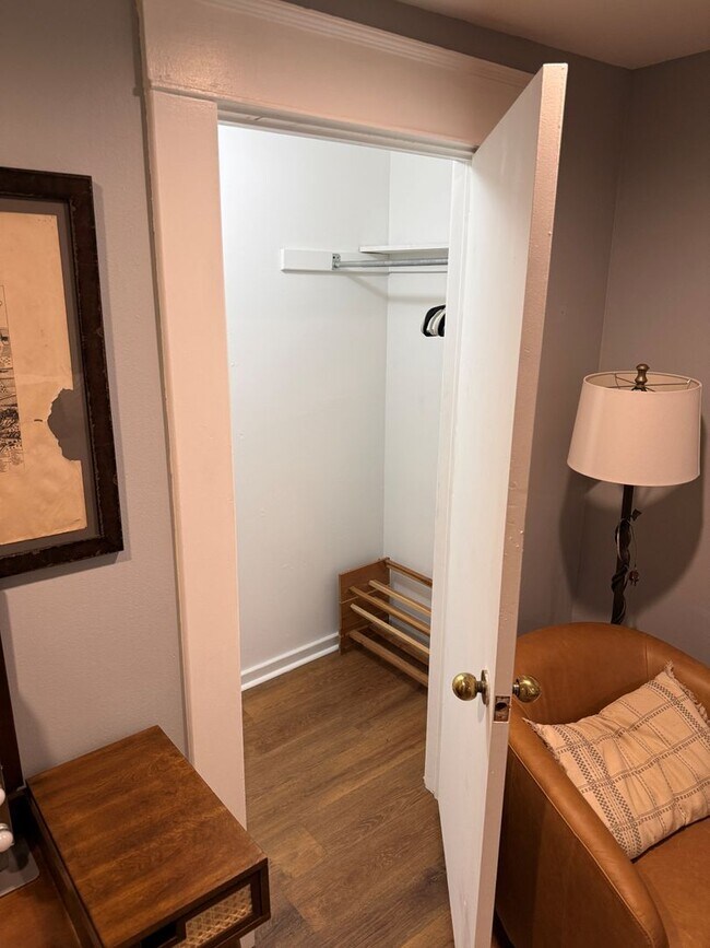 Building Photo - 1515 1/2 S Carson Ave