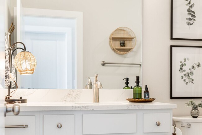 Building Photo - Flexible Lease Lengths! Furnished Southside Townhome