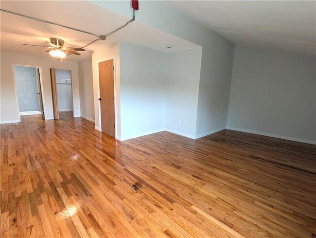 Building Photo - 420 Woodward Rd