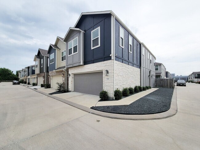 Building Photo - A true gem on a quiet corner lot, this spacious and sun-filled home is tucked away from street no...