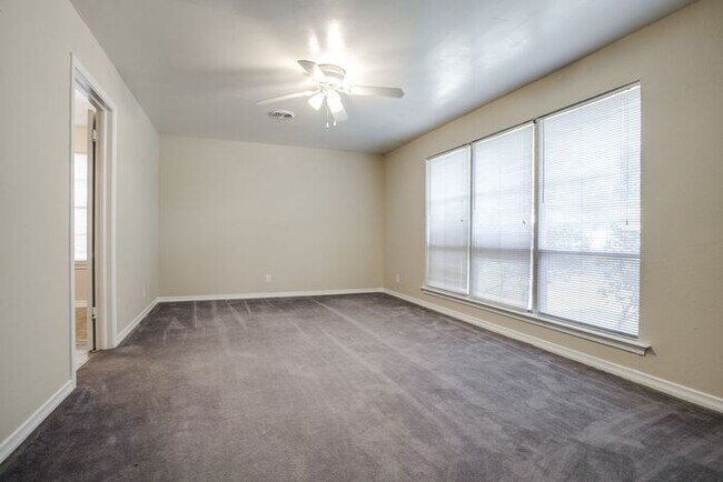 Building Photo - No Application Fees* $500 off 1st months r...