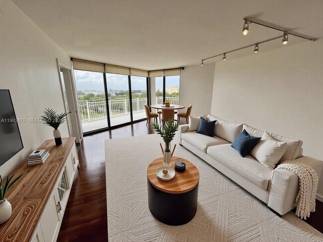 Building Photo - 1000 Quayside Terrace